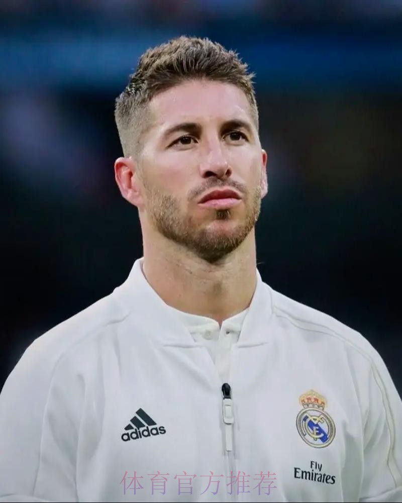 马卡:拉莫斯希望回归遭拒 近百名球员被推荐给皇马 马卡:拉莫斯希望回归遭拒 近百名球员被推荐给皇马